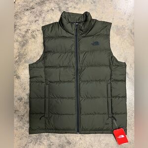 Women’s, Northface puffer vest, NWT, XL, runs big